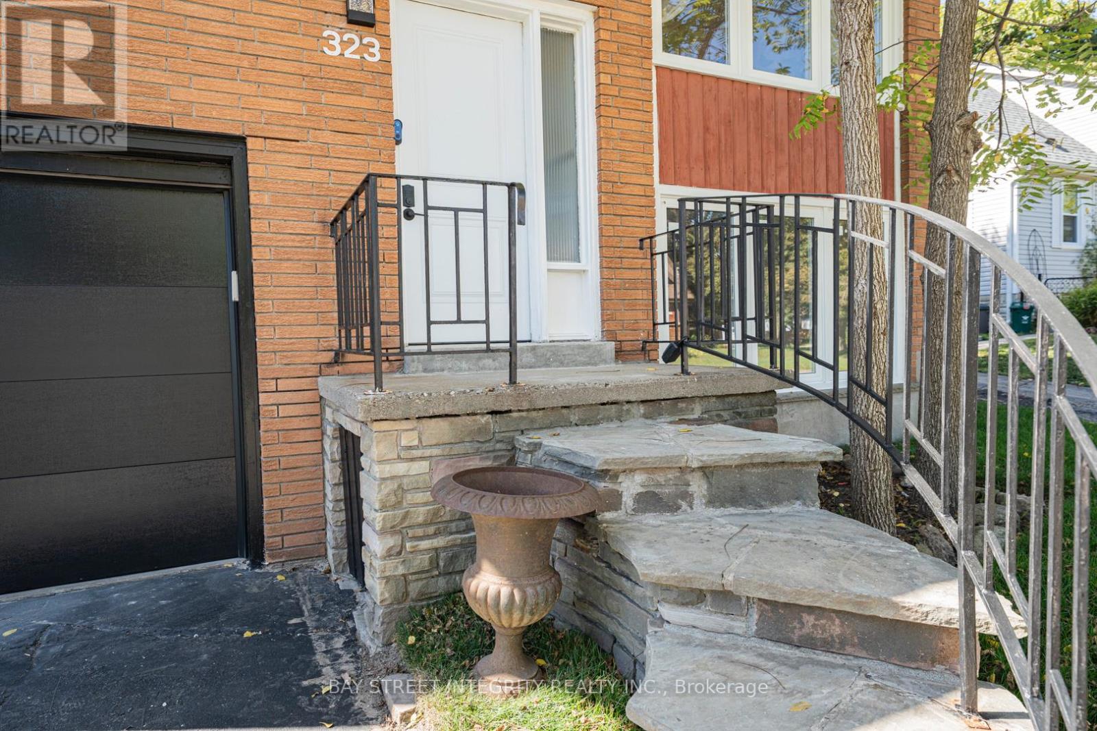 323 Clifton Road, Kitchener, Ontario  N2H 4W1 - Photo 3 - X12441936