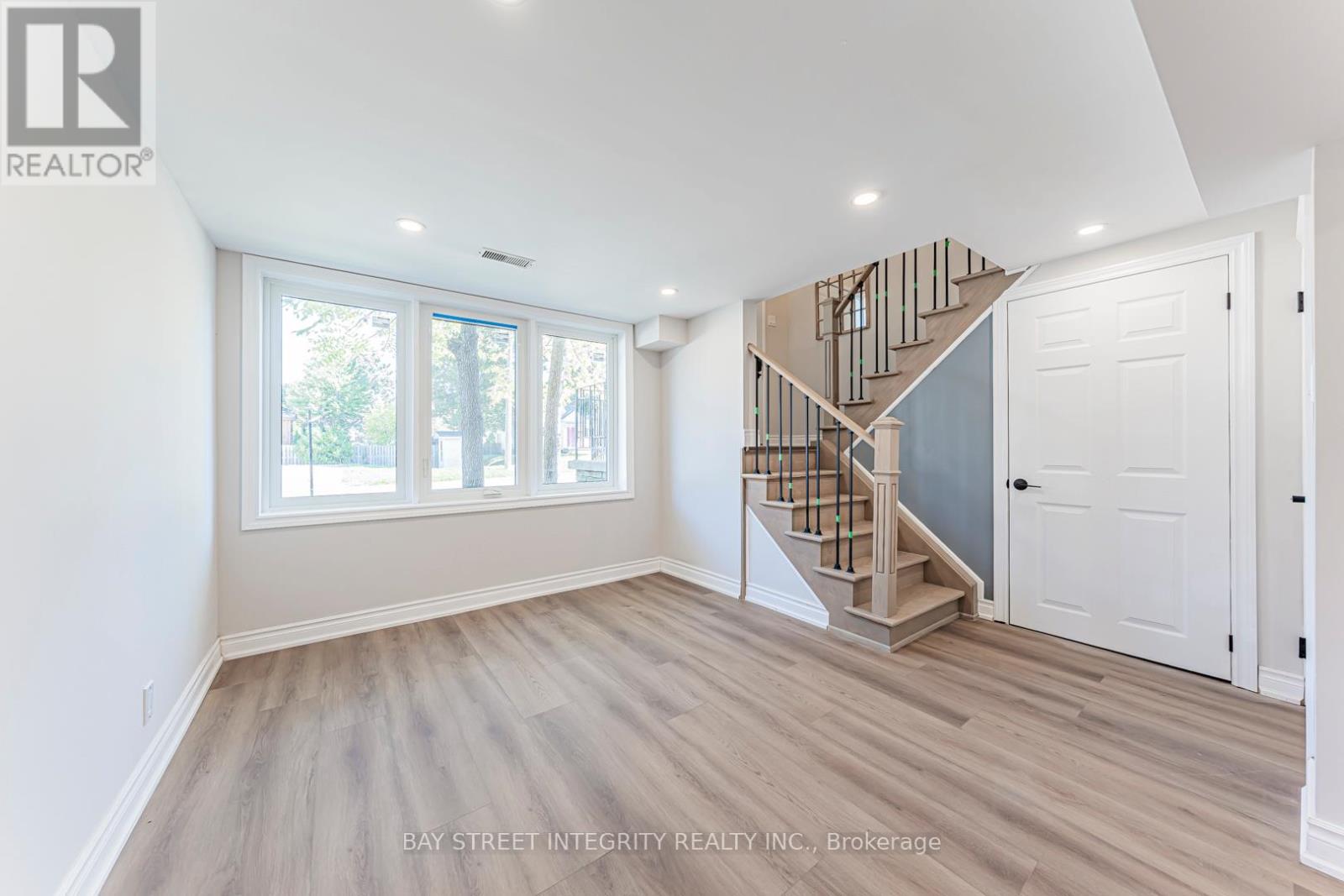 323 Clifton Road, Kitchener, Ontario  N2H 4W1 - Photo 36 - X12441936