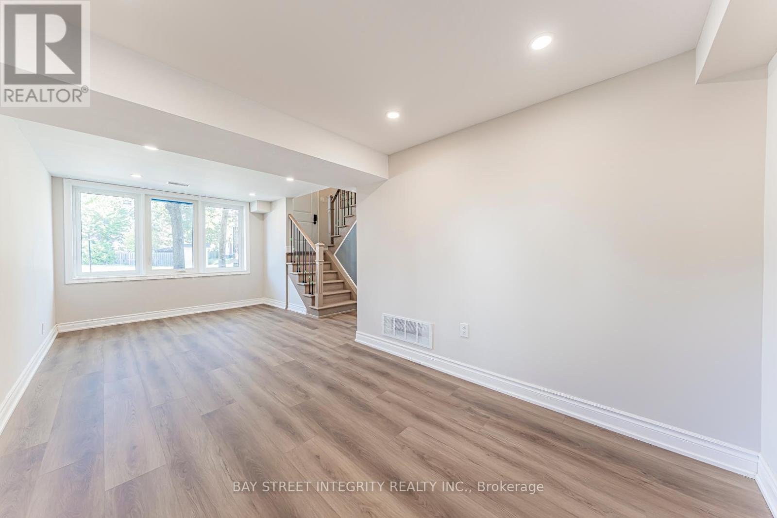 323 Clifton Road, Kitchener, Ontario  N2H 4W1 - Photo 37 - X12441936