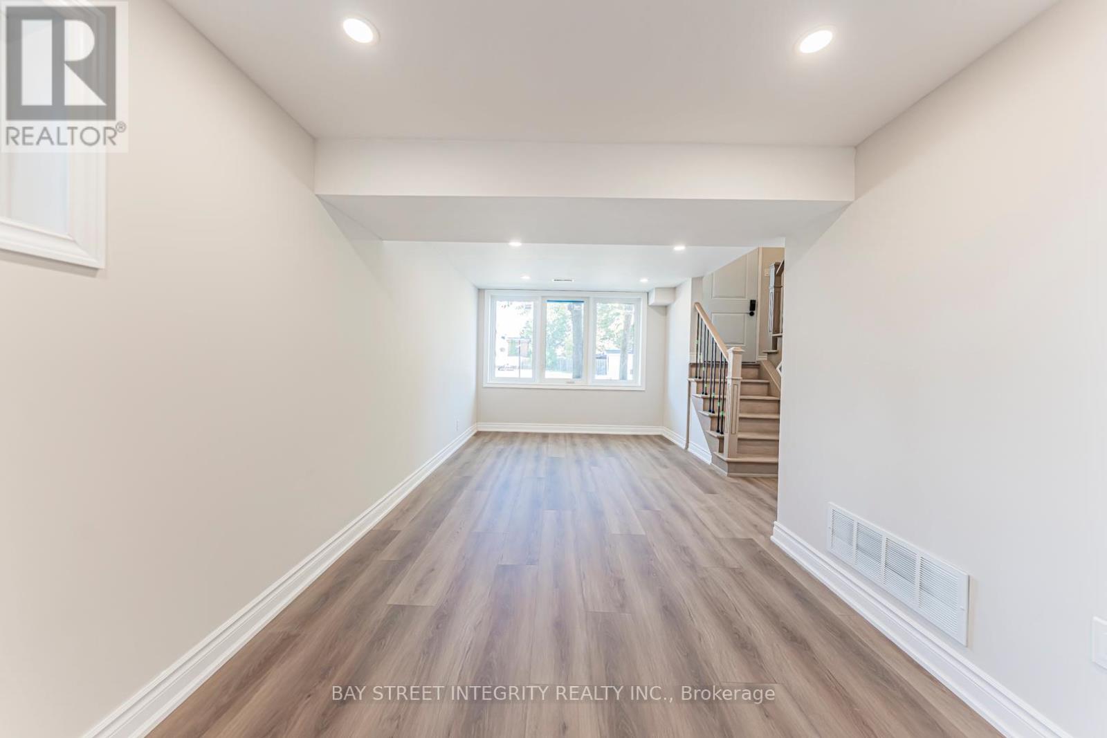 323 Clifton Road, Kitchener, Ontario  N2H 4W1 - Photo 38 - X12441936
