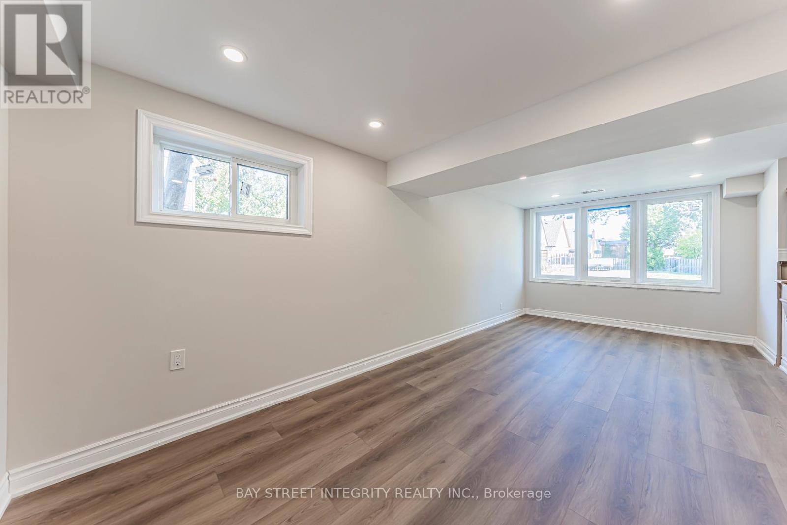 323 Clifton Road, Kitchener, Ontario  N2H 4W1 - Photo 39 - X12441936