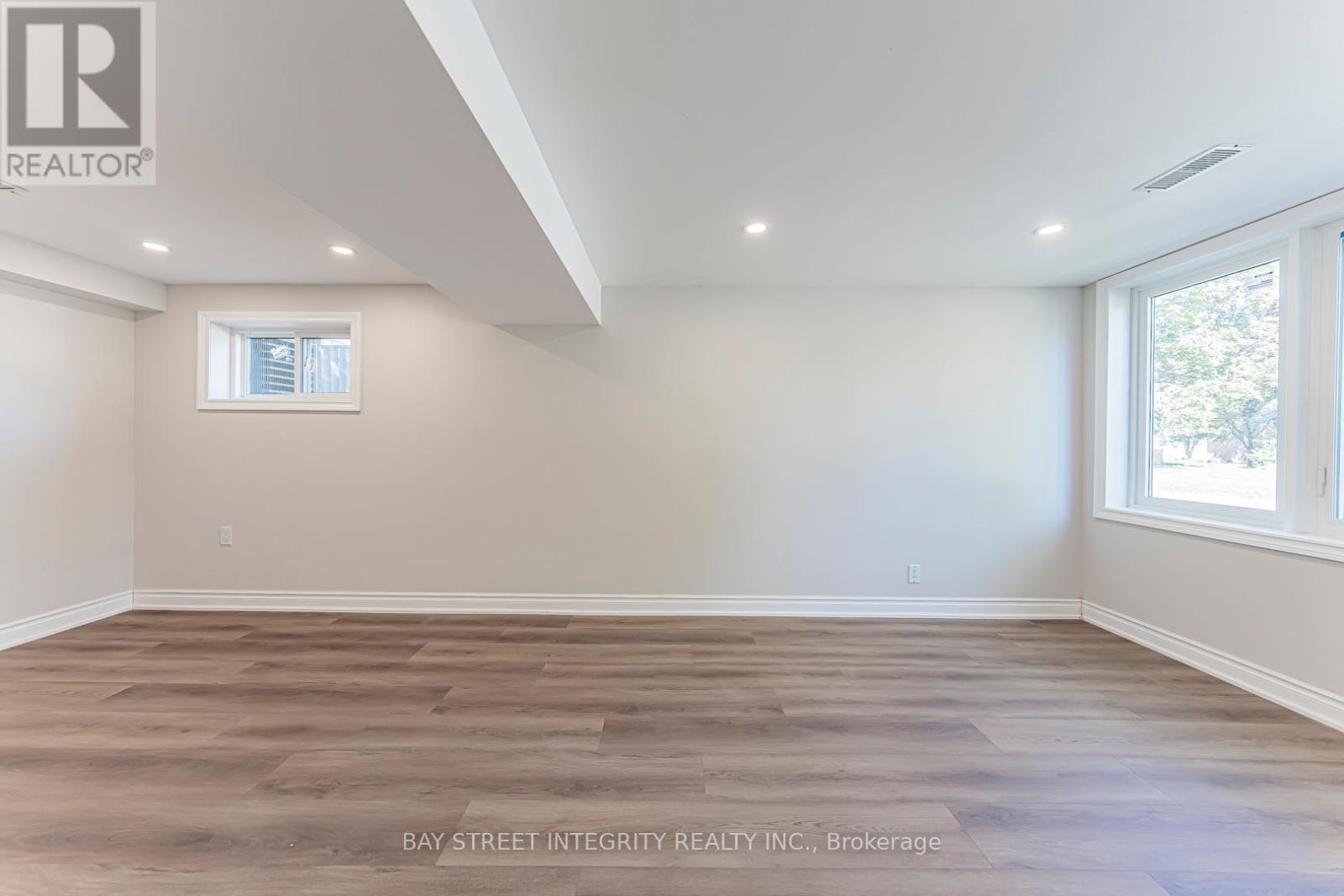 323 Clifton Road, Kitchener, Ontario  N2H 4W1 - Photo 40 - X12441936