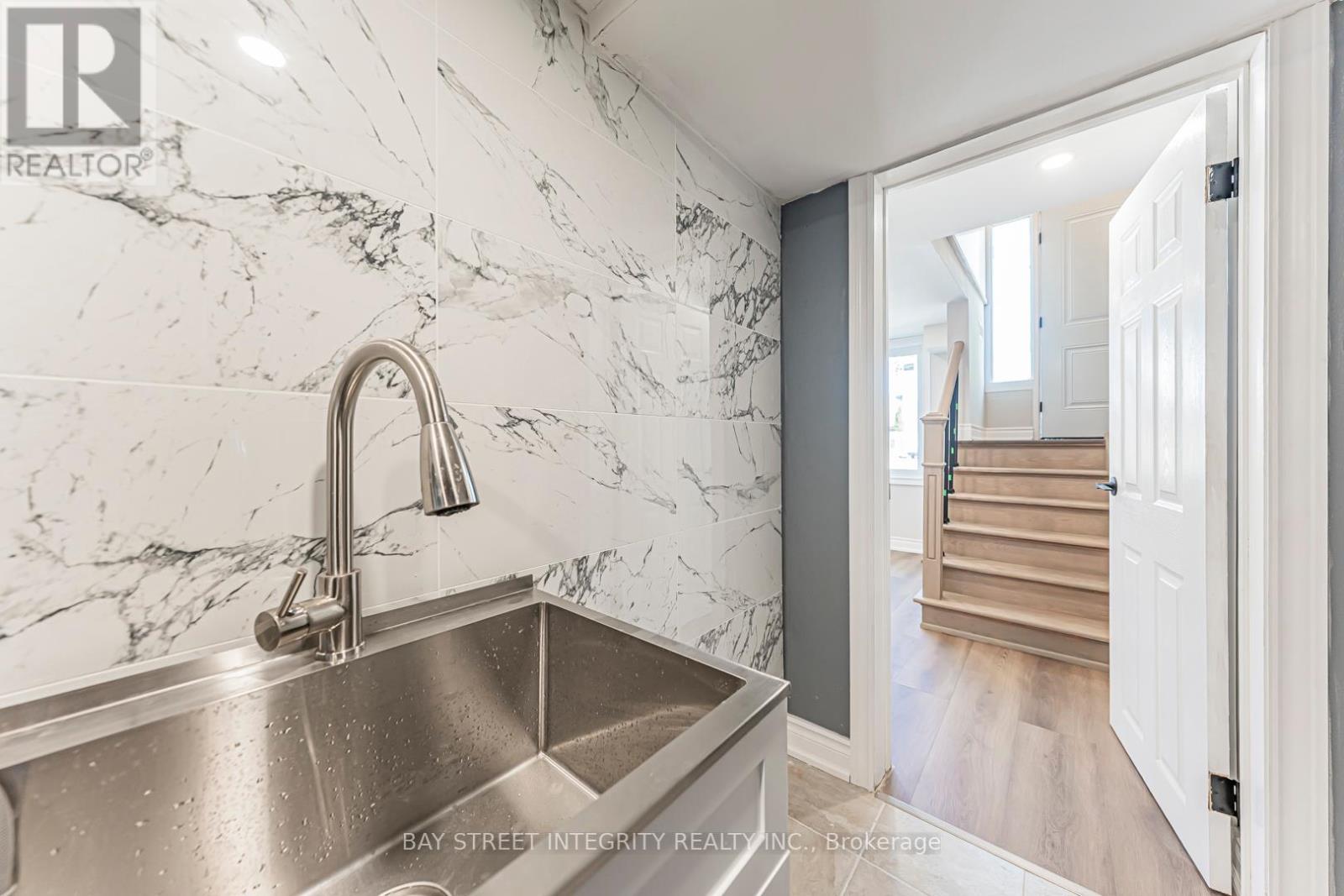 323 Clifton Road, Kitchener, Ontario  N2H 4W1 - Photo 42 - X12441936