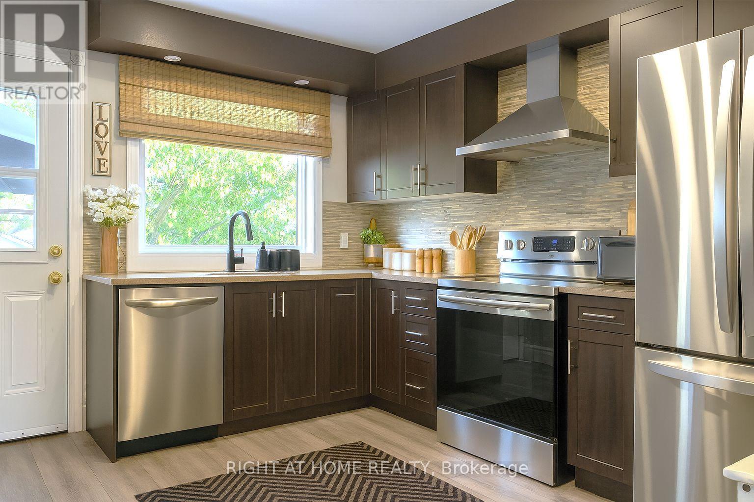 347 Zephyr Avenue, Ottawa, Ontario  K2B 5Z9 - Photo 12 - X12441971