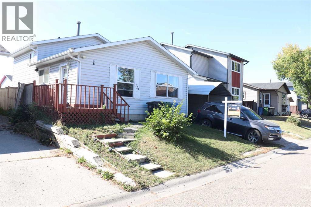 123 Castleglen Road Ne, Calgary, Alberta  T3J 1P2 - Photo 1 - A2260492