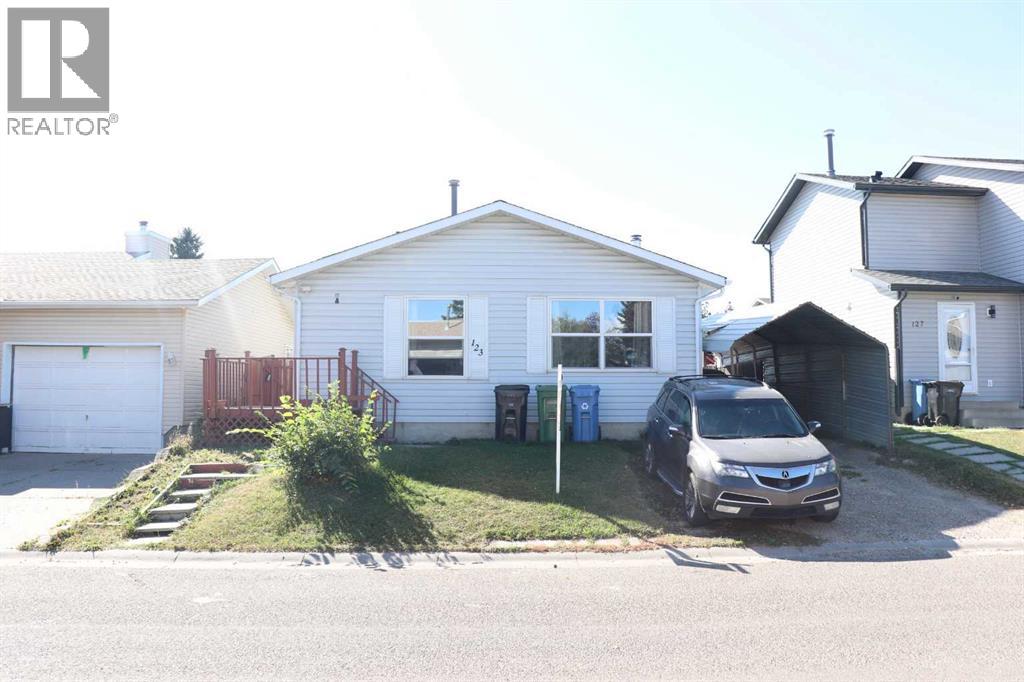 123 Castleglen Road Ne, Calgary, Alberta  T3J 1P2 - Photo 2 - A2260492