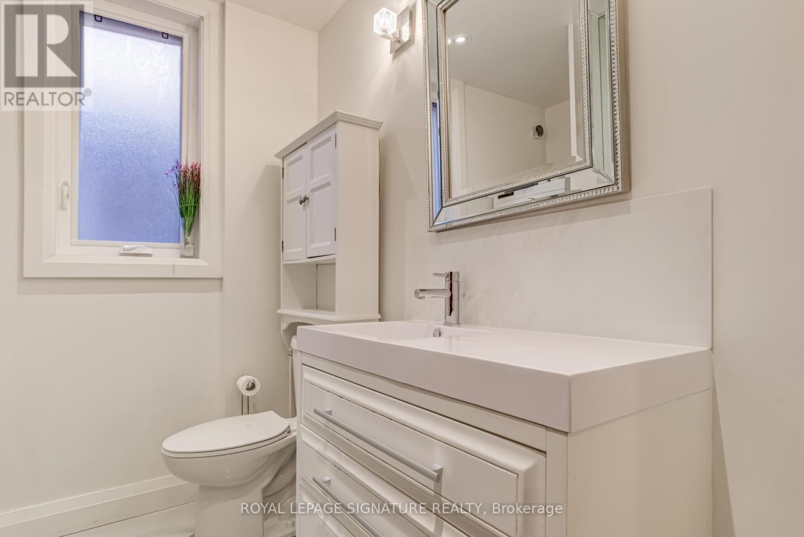 432 Crawford St Street, Toronto, Ontario  M6G 3J6 - Photo 14 - C12441962