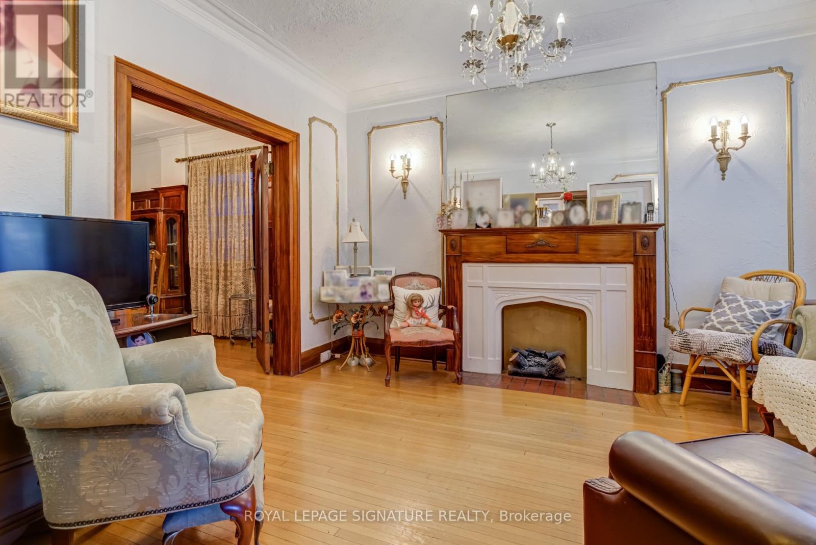 432 Crawford St Street, Toronto, Ontario  M6G 3J6 - Photo 3 - C12441962