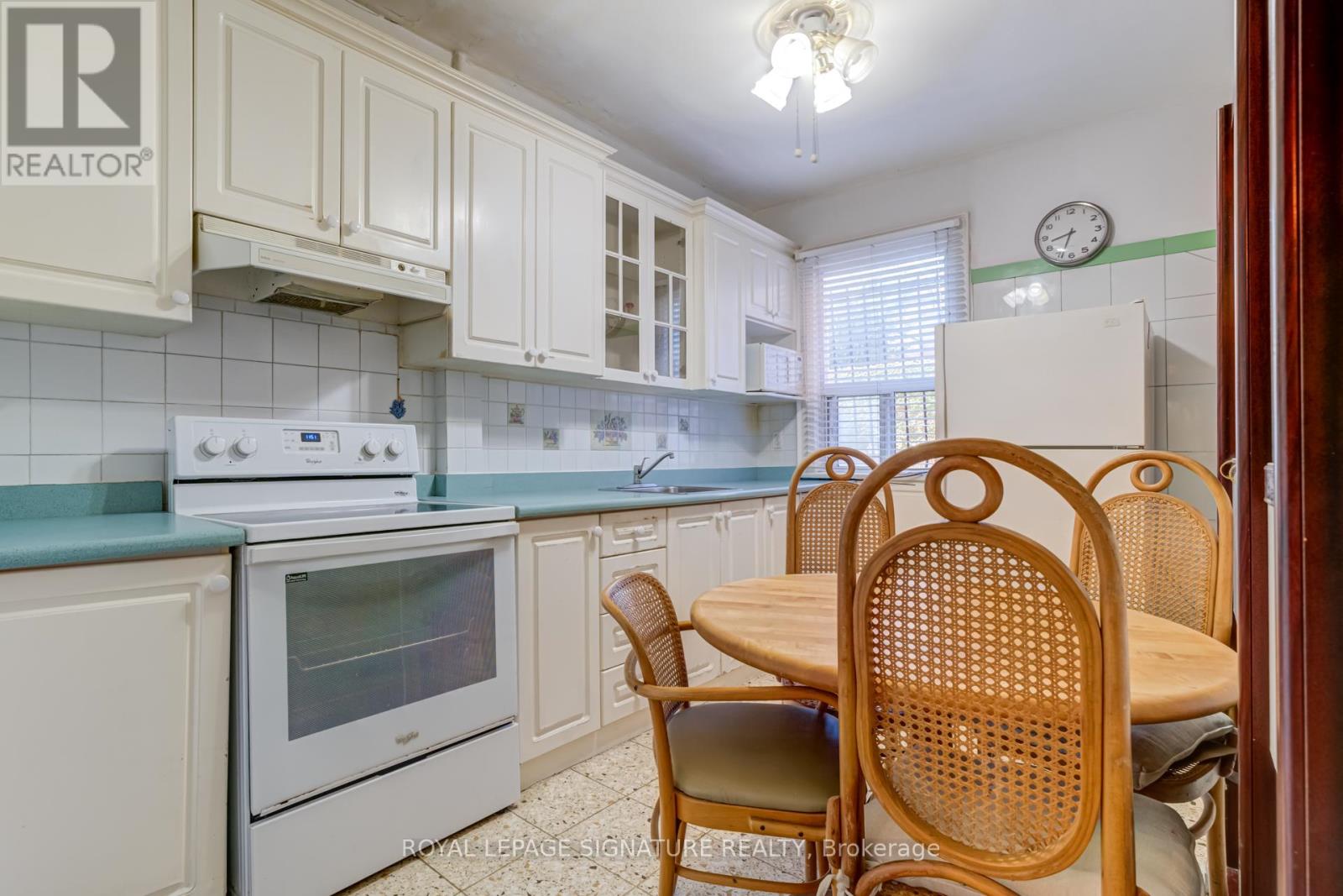 432 Crawford St Street, Toronto, Ontario  M6G 3J6 - Photo 6 - C12441962