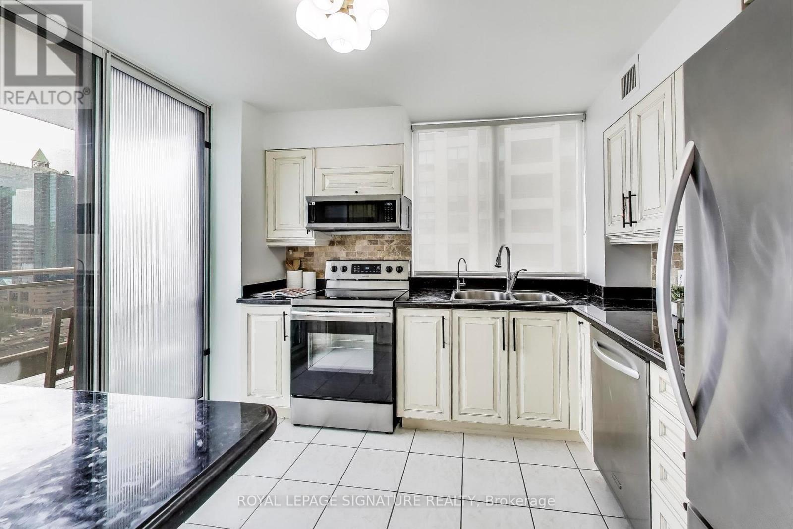 1610 - 256 Doris Avenue, Toronto, Ontario  M2N 6X8 - Photo 5 - C12441967