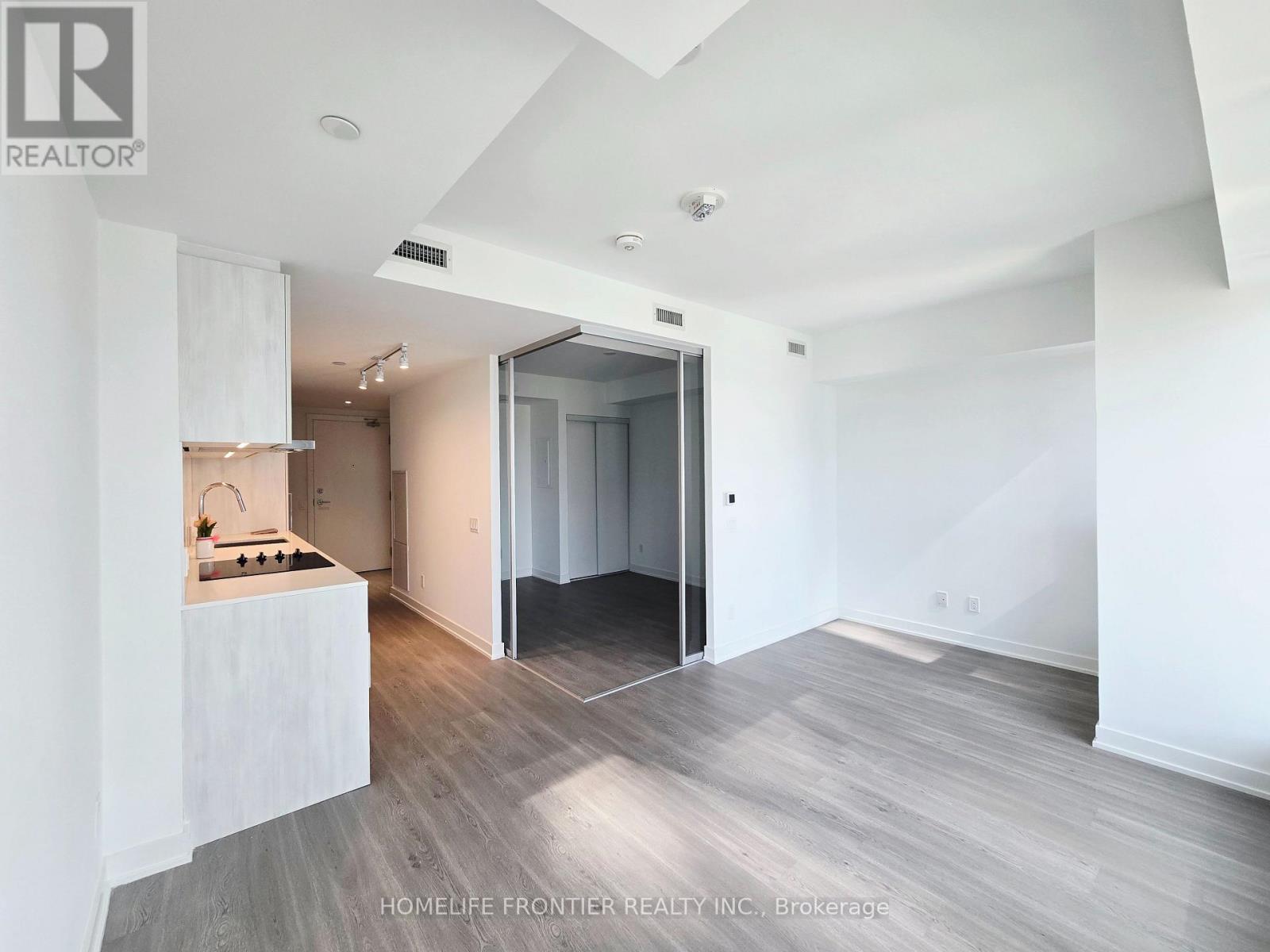 4807 - 8 Wellesley Street W, Toronto, Ontario  M4Y 0J5 - Photo 2 - C12439536