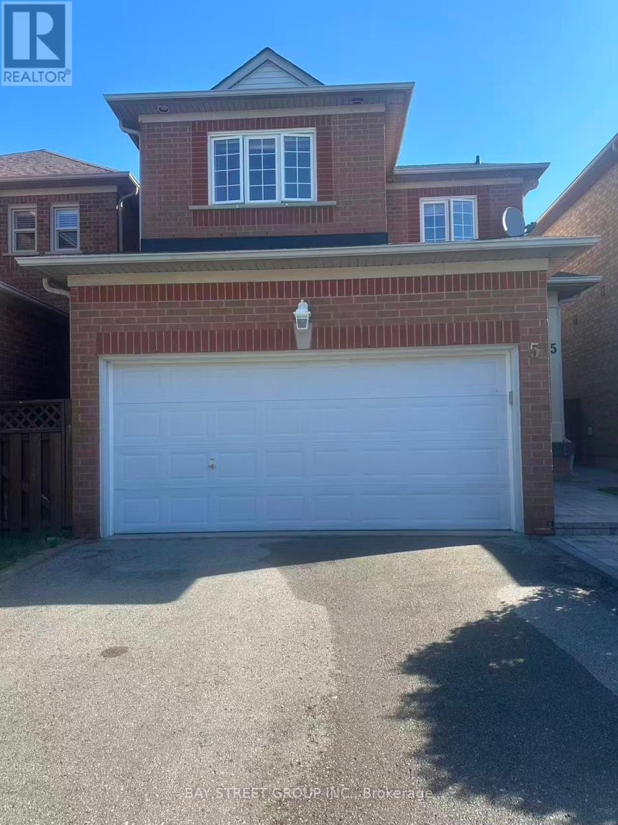 5 BALLYMORE DRIVE, Aurora, Ontario