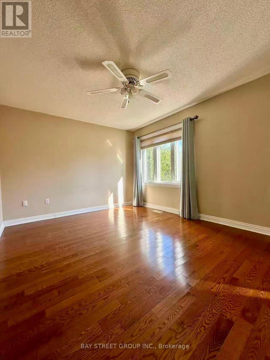 5 Ballymore Drive, Aurora, Ontario  L4G 7E8 - Photo 7 - N12441970