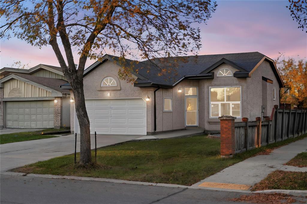 44 Prelest Place, Winnipeg, Manitoba  R2P 2R3 - Photo 0 - 202525750