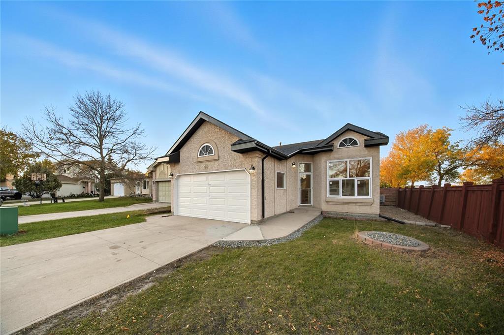 44 Prelest Place, Winnipeg, Manitoba  R2P 2R3 - Photo 1 - 202525750