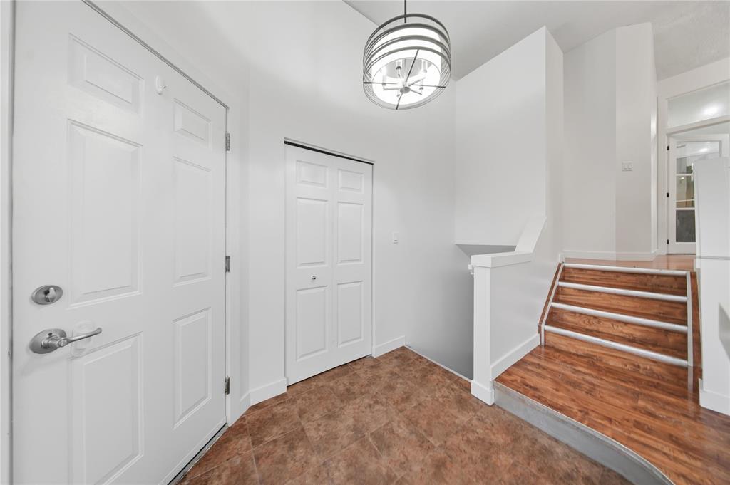 44 Prelest Place, Winnipeg, Manitoba  R2P 2R3 - Photo 3 - 202525750