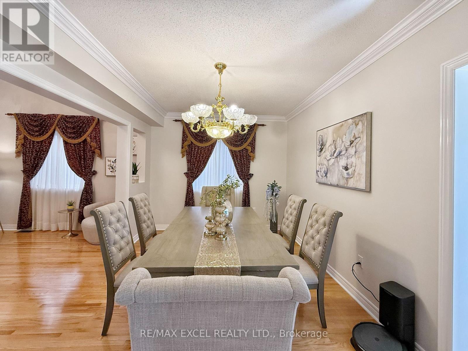65 Falling River Drive, Richmond Hill, Ontario  L4S 2R3 - Photo 6 - N12439340