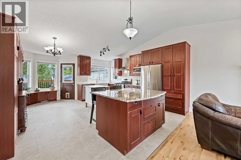 87 Quigley Drive, Cochrane, Alberta  T4C 1L5 - Photo 7 - A2261383