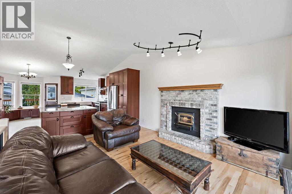 87 Quigley Drive, Cochrane, Alberta  T4C 1L5 - Photo 5 - A2261383