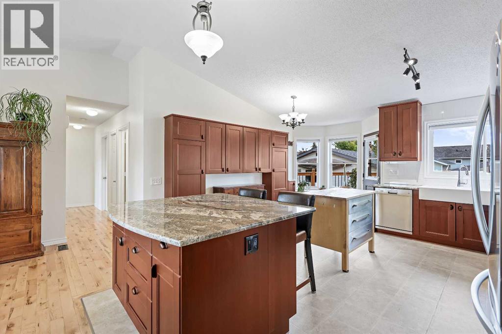 87 Quigley Drive, Cochrane, Alberta  T4C 1L5 - Photo 12 - A2261383