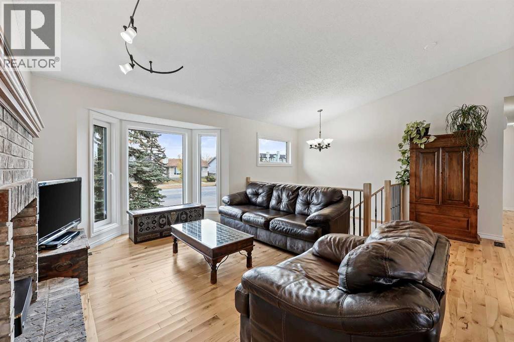 87 Quigley Drive, Cochrane, Alberta  T4C 1L5 - Photo 4 - A2261383