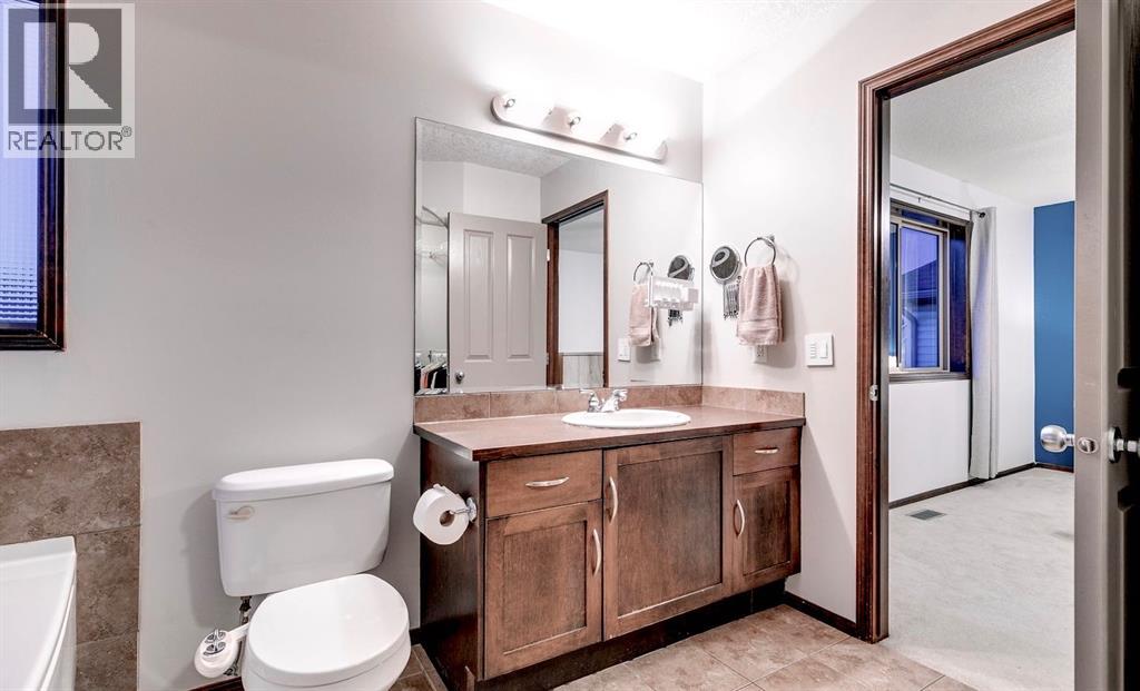 238 Elgin Manor Se, Calgary, Alberta  T2Z 4Z7 - Photo 32 - A2261156