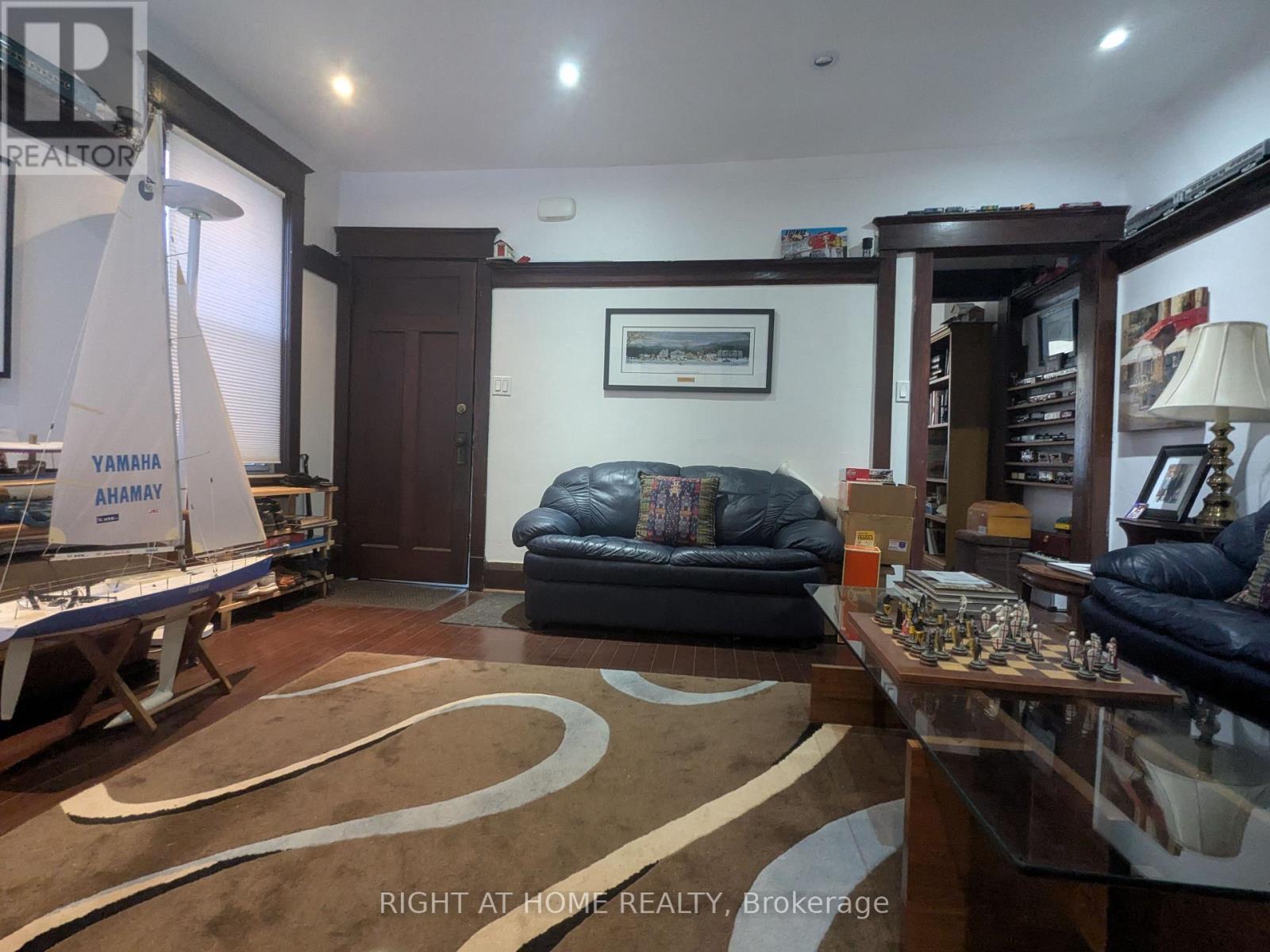 239 Woodbine Avenue, Toronto, Ontario  M4L 3P3 - Photo 22 - E12425351
