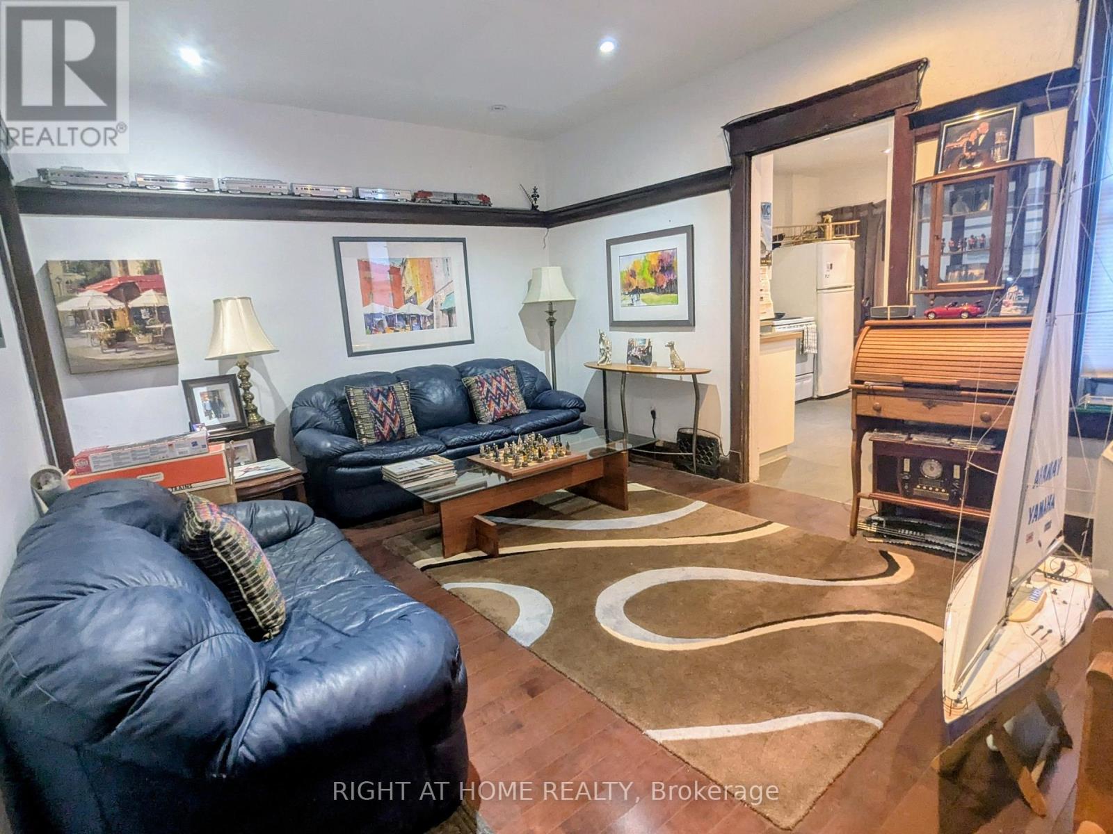239 Woodbine Avenue, Toronto, Ontario  M4L 3P3 - Photo 21 - E12425351