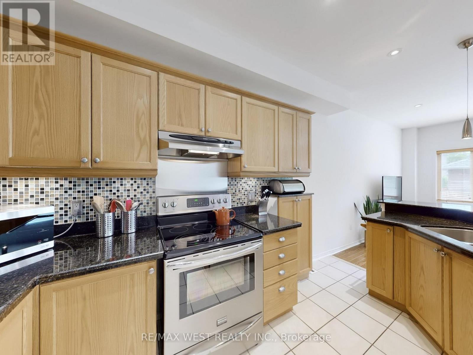 22 Sierra Drive, Toronto, Ontario  M1P 5C2 - Photo 14 - E12432623