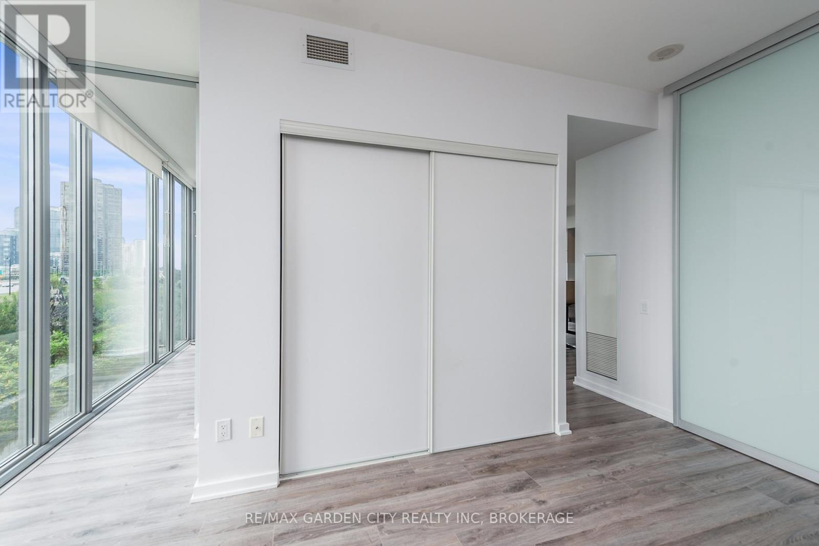 405 - 103 The Queensway, Toronto (High Park-Swansea), Ontario  M6S 5B3 - Photo 18 - W12442007