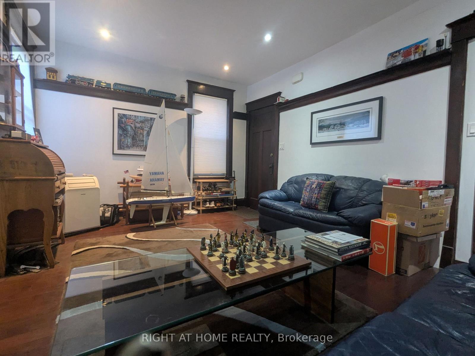 239 Woodbine Avenue, Toronto, Ontario  M4L 3P3 - Photo 23 - E12425351