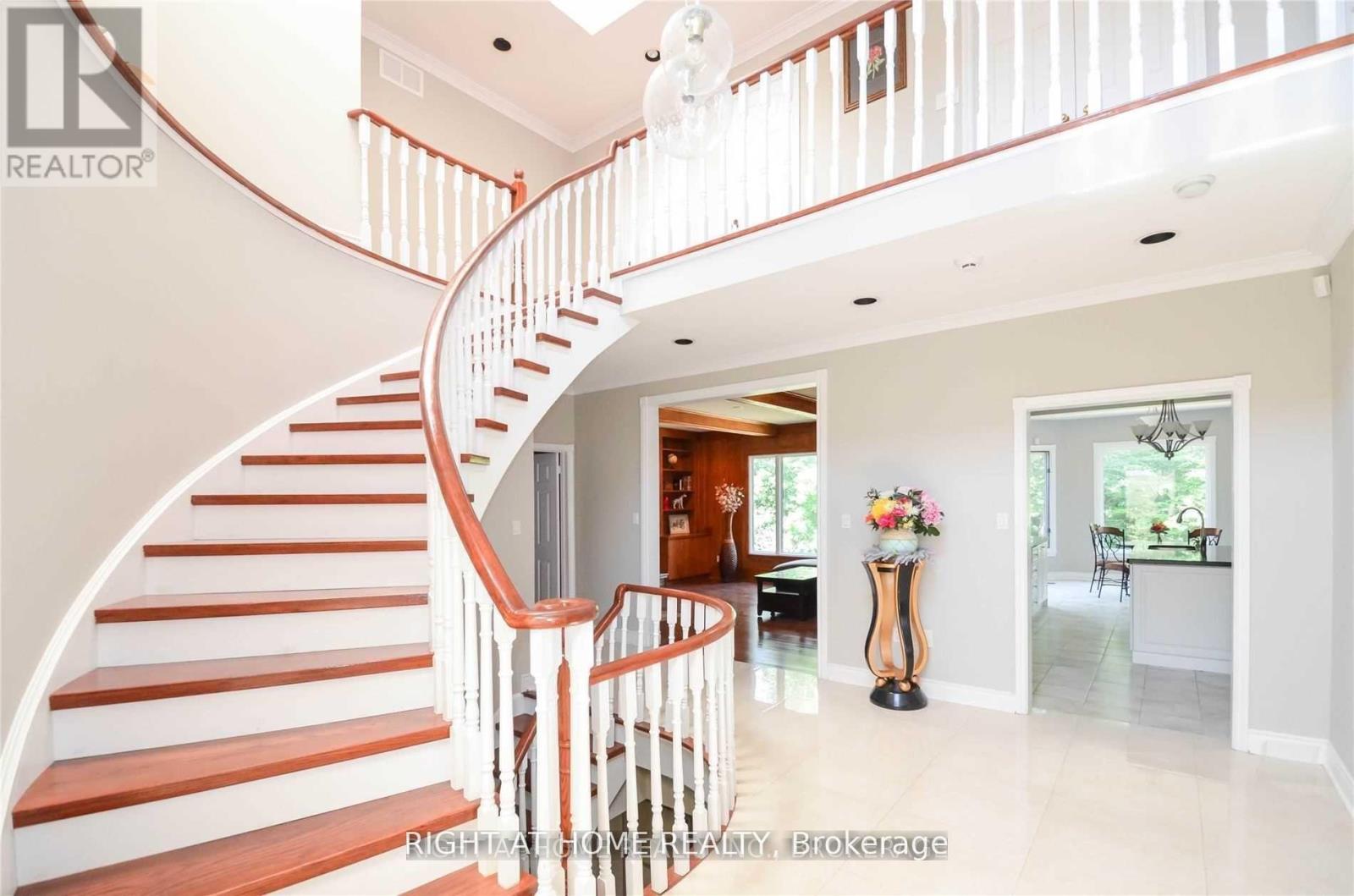 69 Clarinda Drive, Toronto, Ontario  M2K 2V2 - Photo 2 - C12442010