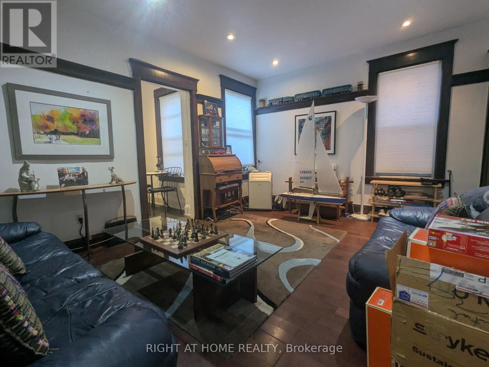 239 Woodbine Avenue, Toronto, Ontario  M4L 3P3 - Photo 24 - E12425351