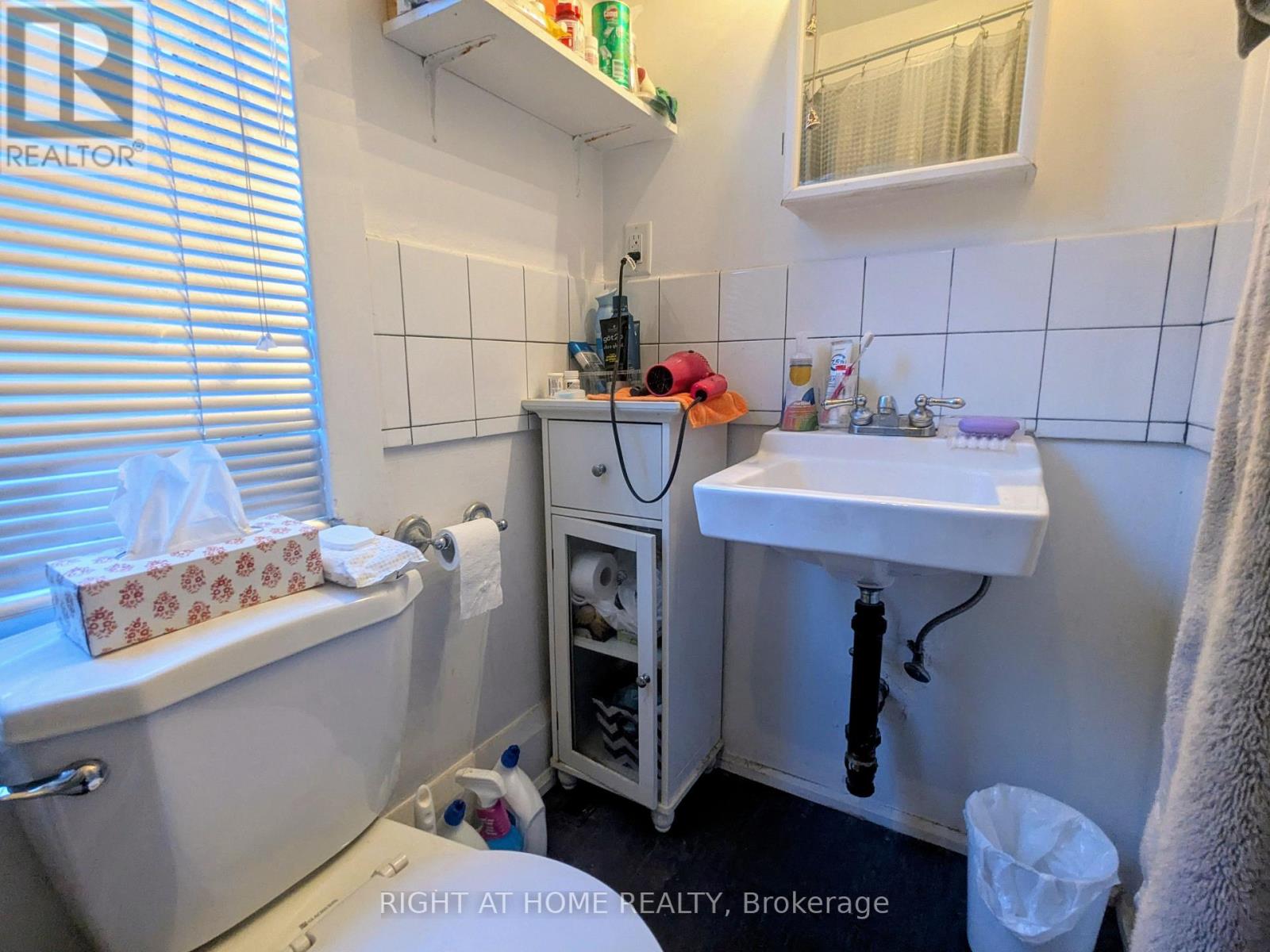 239 Woodbine Avenue, Toronto, Ontario  M4L 3P3 - Photo 28 - E12425351