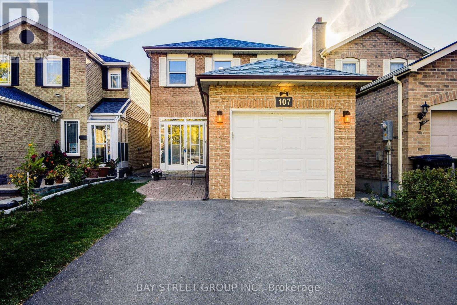 107 Enchanted Hills Crescent, Toronto (Milliken), Ontario  M1V 3P1 - Photo 1 - E12442005