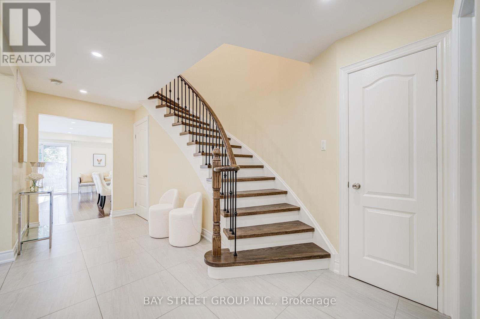 107 Enchanted Hills Crescent, Toronto (Milliken), Ontario  M1V 3P1 - Photo 6 - E12442005