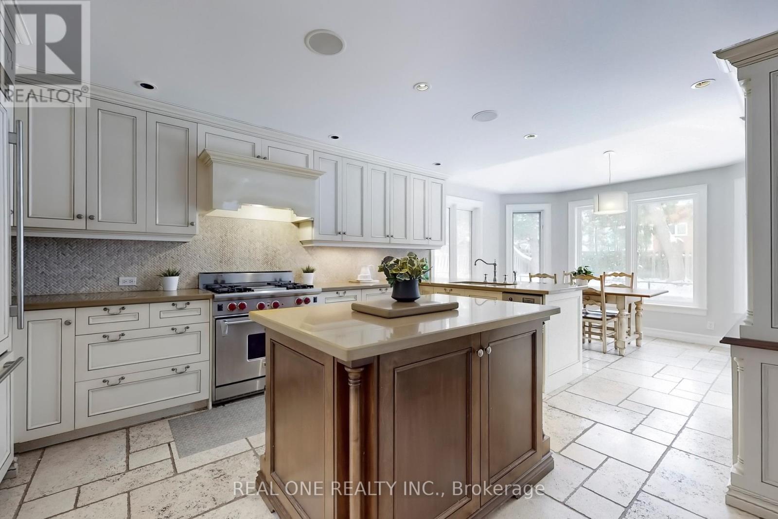 27 Aitken Circle, Markham (Unionville), Ontario  L3R 7K9 - Photo 11 - N12441999