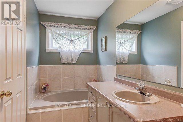 2870 Westbury Court, Mississauga (Central Erin Mills), Ontario  L5M 6B3 - Photo 10 - W12441985