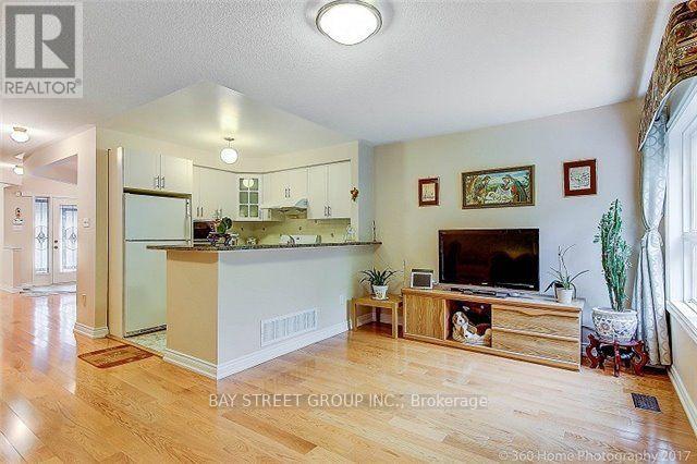 2870 Westbury Court, Mississauga (Central Erin Mills), Ontario  L5M 6B3 - Photo 4 - W12441985