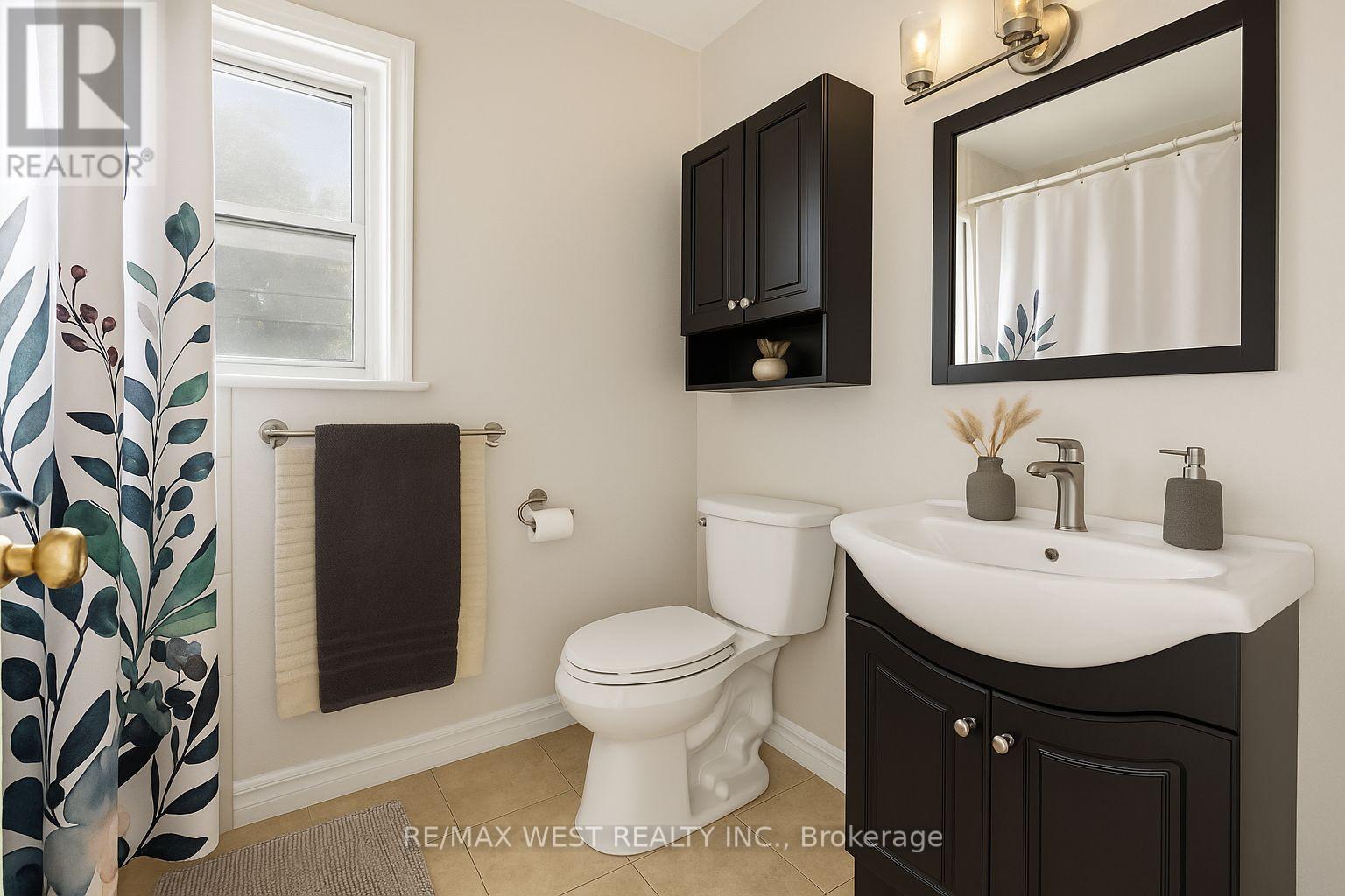 241 Eileen Avenue, Toronto (Rockcliffe-Smythe), Ontario  M6N 1W5 - Photo 14 - W12441988