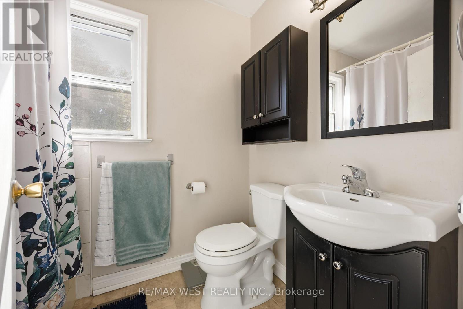 241 Eileen Avenue, Toronto (Rockcliffe-Smythe), Ontario  M6N 1W5 - Photo 15 - W12441988