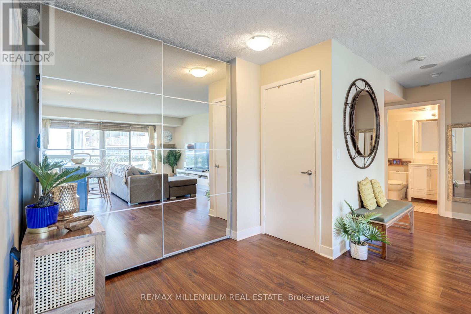 2114 - 155 Legion Road N, Toronto (Mimico), Ontario  M8Y 0A7 - Photo 10 - W12441990