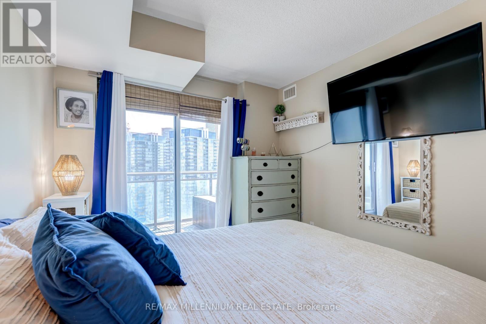 2114 - 155 Legion Road N, Toronto (Mimico), Ontario  M8Y 0A7 - Photo 13 - W12441990