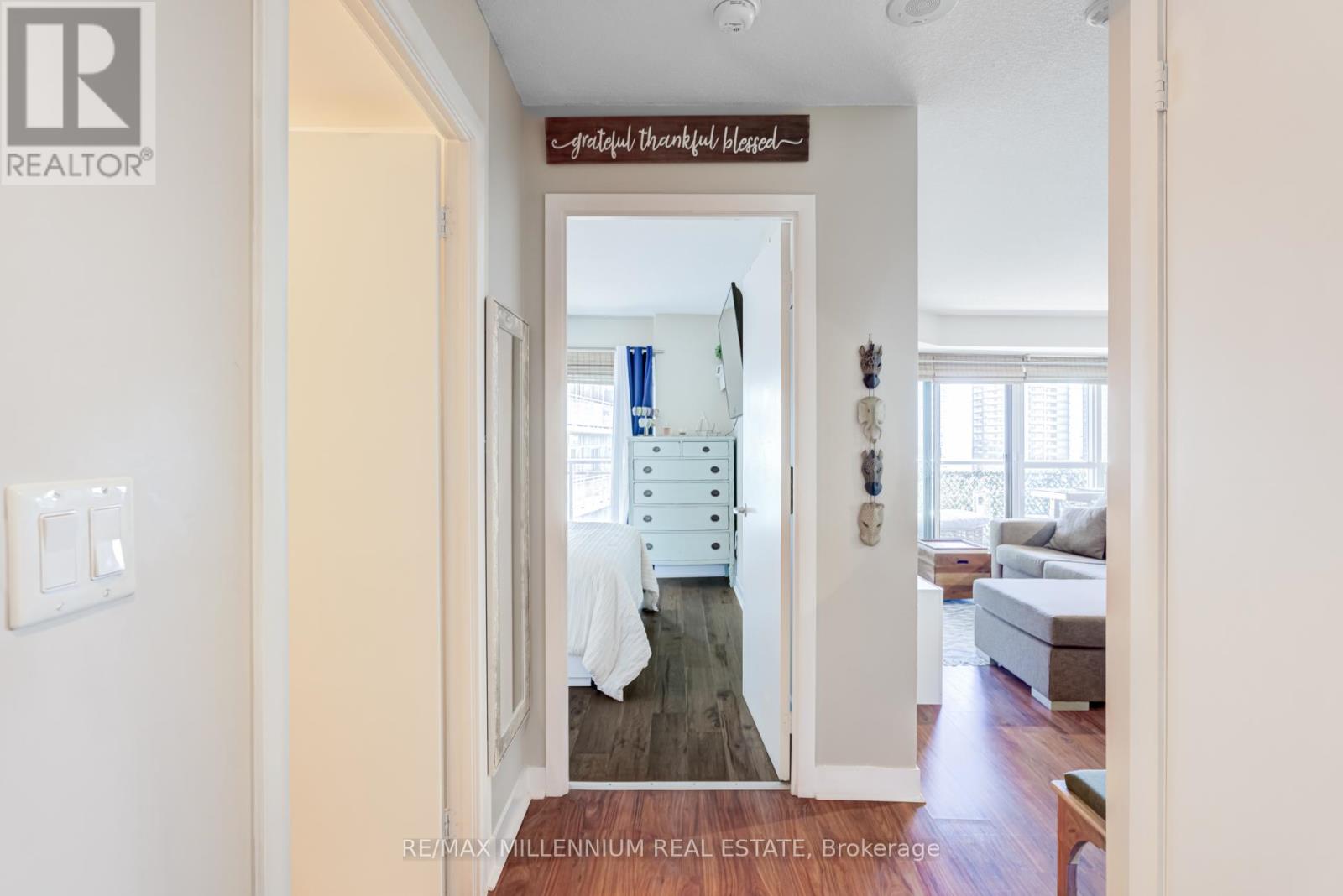 2114 - 155 Legion Road N, Toronto (Mimico), Ontario  M8Y 0A7 - Photo 5 - W12441990