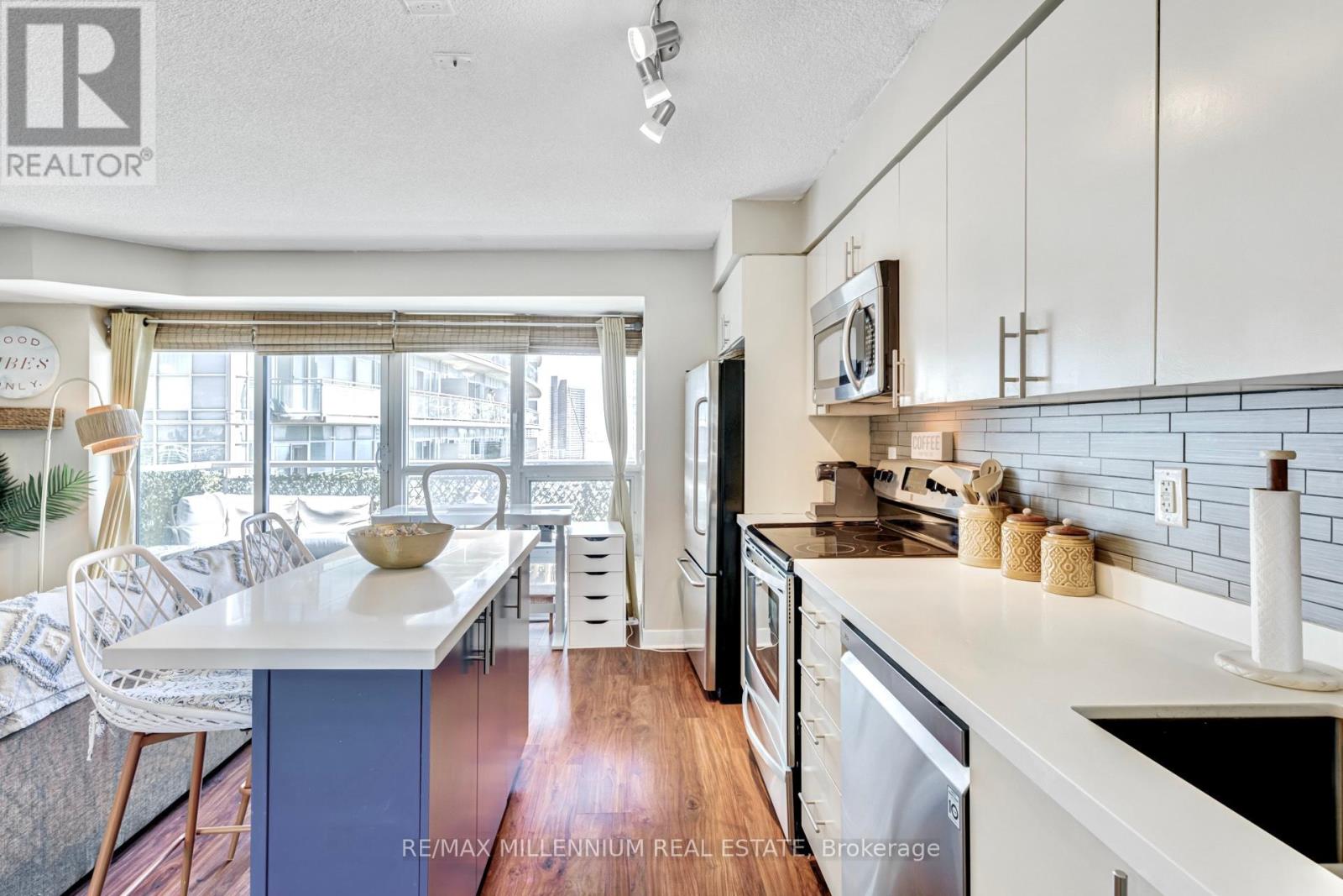 2114 - 155 Legion Road N, Toronto (Mimico), Ontario  M8Y 0A7 - Photo 7 - W12441990