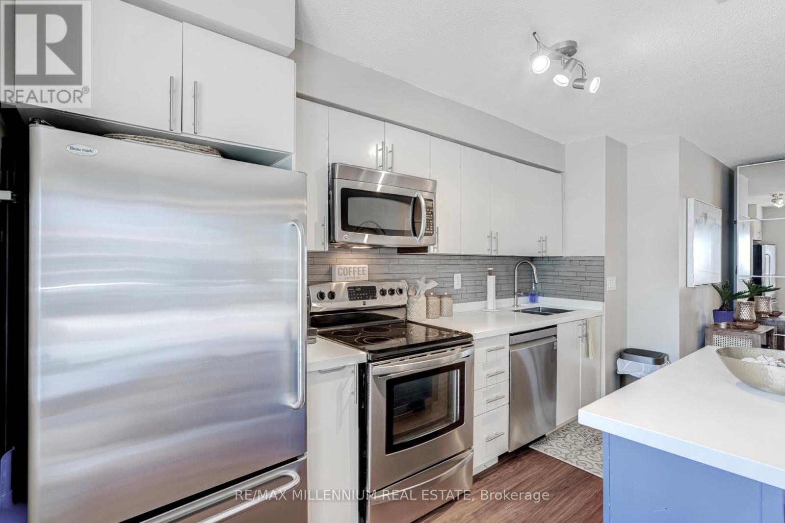 2114 - 155 Legion Road N, Toronto (Mimico), Ontario  M8Y 0A7 - Photo 8 - W12441990