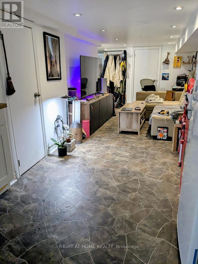 239 Woodbine Avenue, Toronto, Ontario  M4L 3P3 - Photo 33 - E12425351