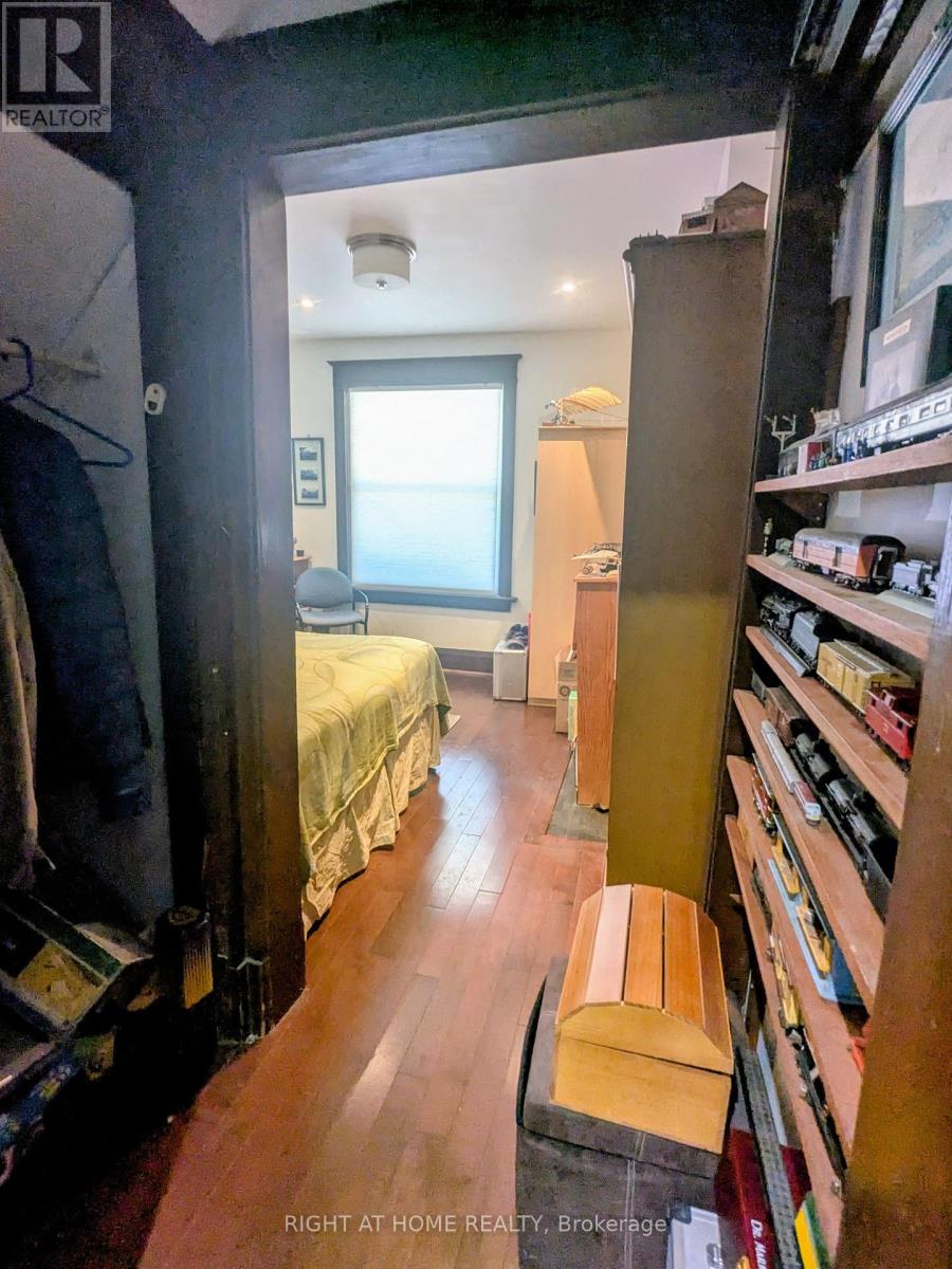239 Woodbine Avenue, Toronto, Ontario  M4L 3P3 - Photo 29 - E12425351