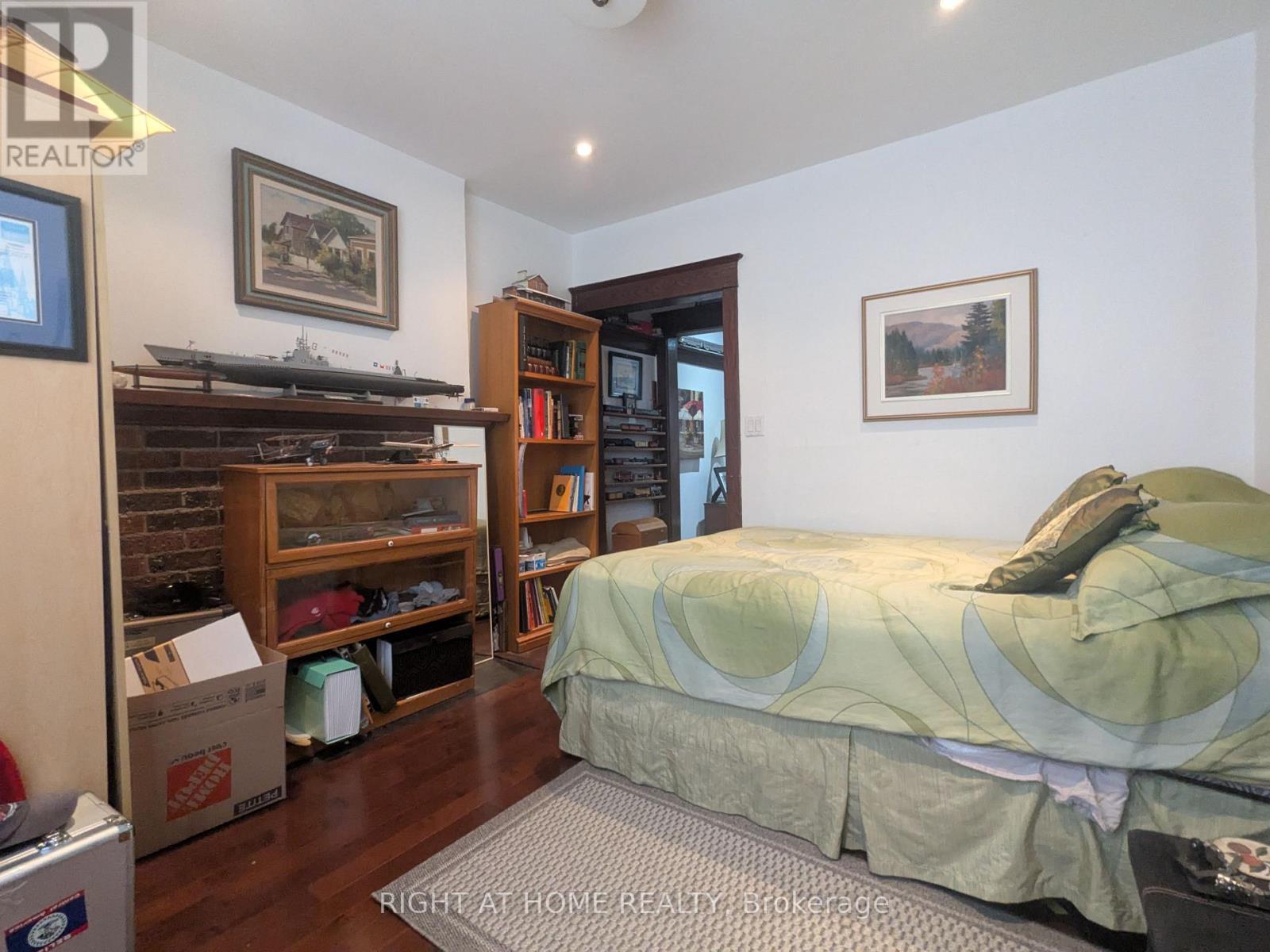 239 Woodbine Avenue, Toronto, Ontario  M4L 3P3 - Photo 31 - E12425351