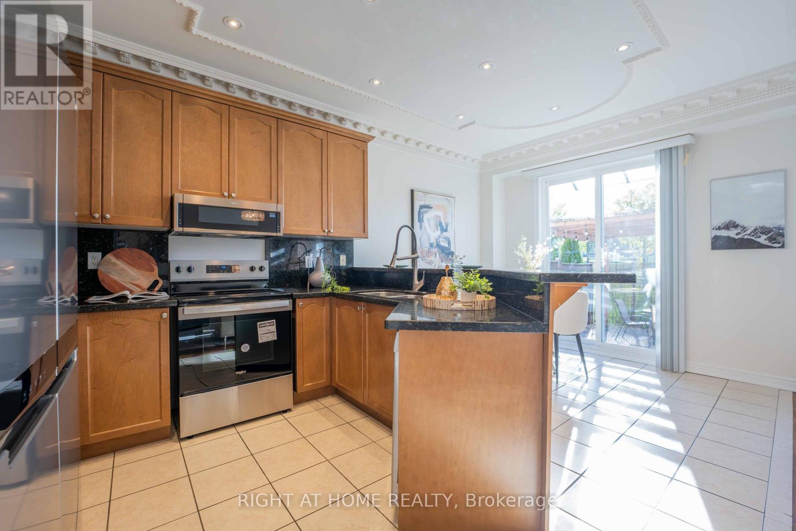 86 Dewpoint Road, Vaughan, Ontario  L4J 9E1 - Photo 11 - N12442016